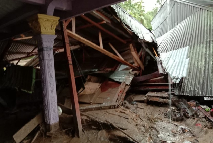 Bencana banjir bandang melanda di Malalo, Kecamatan Batipuh, Kabupaten Tanah Datar pada Jumat (17/1).