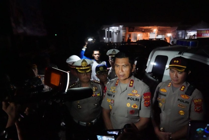 Kapolda Jabar, Irjen Rudy Sufahriadi meninjau lokasi kecelakaan bus di Ciater Subang yang menewaskan delapan orang.