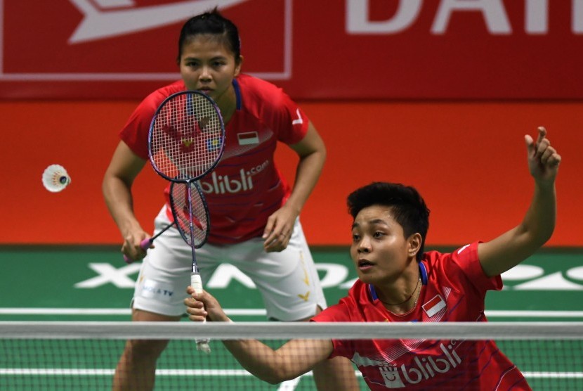 Pebulu tangkis ganda putri Indonesia Apriyani Rahayu (kanan) dan rekannya Greysia Polii. Greysia/Apriyani menjuarai Barcelona Spain Masters 2020.