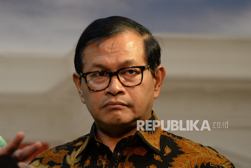 Sekretaris Kabinet Pramono Anung. Seskab Pramono Anung mengeklaim Presiden Jokowi tidak mempromosikan capres.