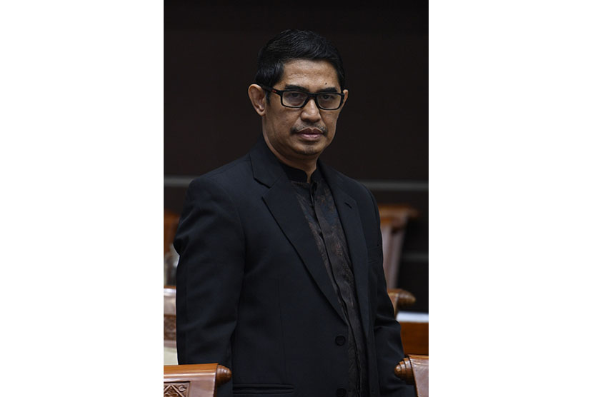 Ketua Dewan Pengawas Lembaga Penyiaran Publik TVRI Arief Hidayat bersiap mengikuti rapat dengar pendapat dengan Komisi I DPR di Kompleks Parlemen Senayan, Jakarta, Selasa (21/1/2020).
