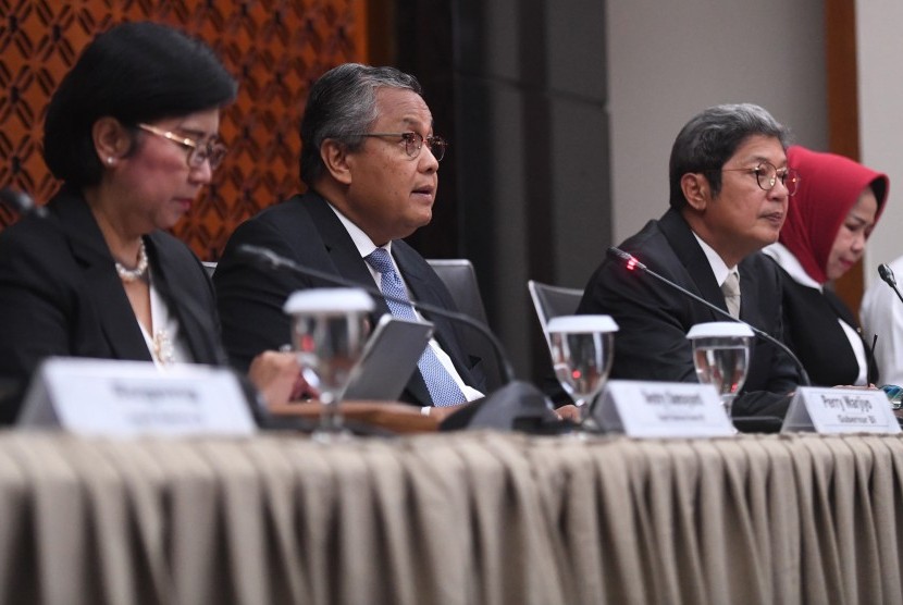 Deputi Gubernur Senior Destry Damayanti (kiri). Destry Damayanti yakin lewat stimulus belanja pemerintah bisa atasi tekanan global