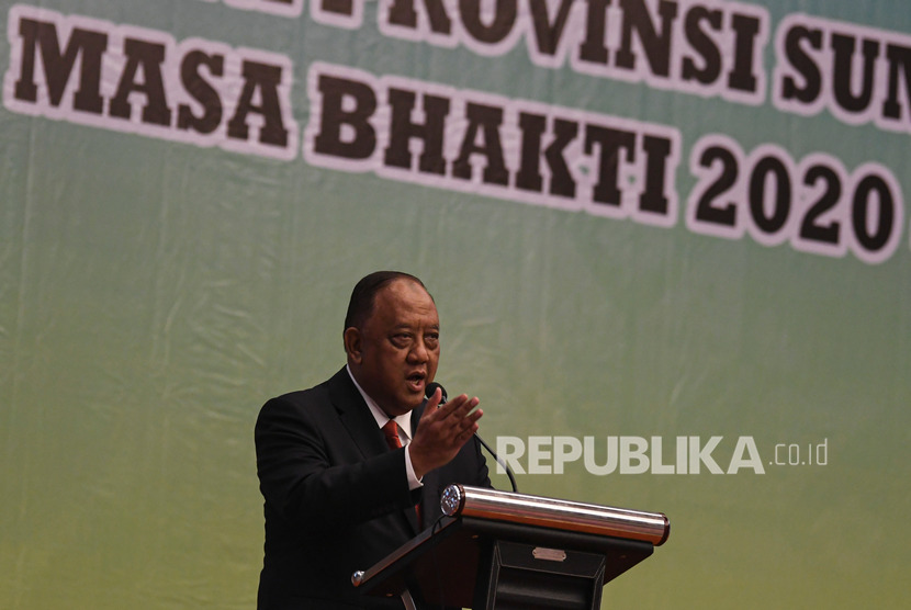 Ketua Umum KONI Marciano Norman menyampaikan pidato usai melantik pengurus KONI Provinsi Sumatera Selatan di Palembang, Ahad (26/1/2020).