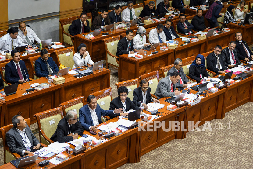 Suasana jalannya Rapat Dengar Pendapat (RDP) Komisi Pemberantasan Korupsi (KPK) dengan Komisi III DPR di Kompleks Parlemen, Jakarta, Senin (27/1/2020).
