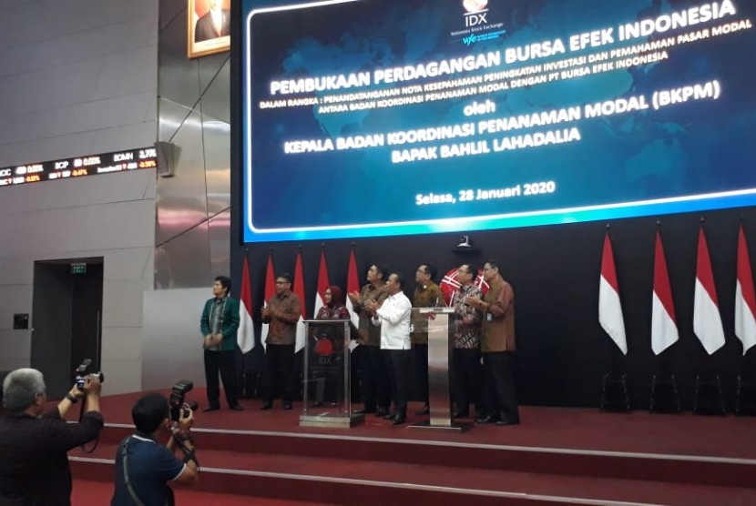 Pembukaan perdagangan Bursa Efek Indonesia dilakukan oleh Kepala Badan Koordinasi Penanaman Modal (BKPM), Bahlil Lahadalia. Acara disertai dengan penandanganan MoU peningkatan pemahaman pasar modal dan penanaman modal serta sinergi informasi perusahaan di Indonesia antara BKPM dan BEI, Selasa (28/1). 