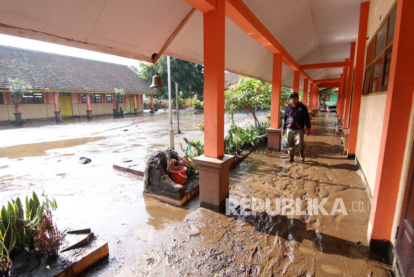 Bangunan SD kebanjiran.foto ilustrasi