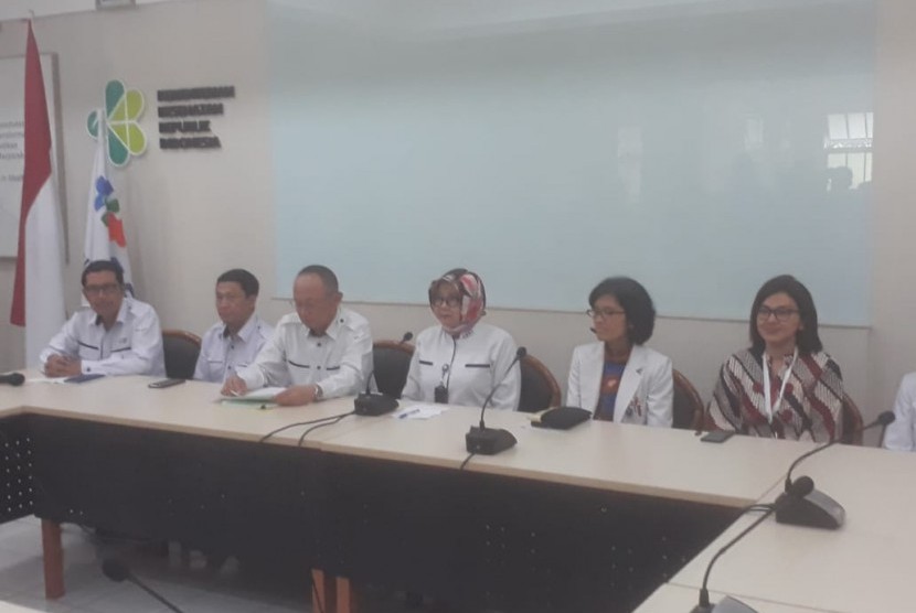 Rumah Sakit Hasan Sadikin (RSHS) Bandung mengungkapkan hasil pemeriksaan terhadap dua pasien yang diduga terpapar virus Korona yaitu negatif. Satu pasien diantaranya sudah pulang ke rumah, Kamis (30/1).