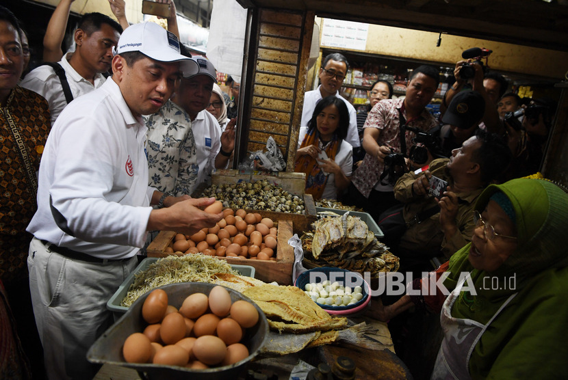 Menteri Perdagangan Agus Suparmanto (kiri).