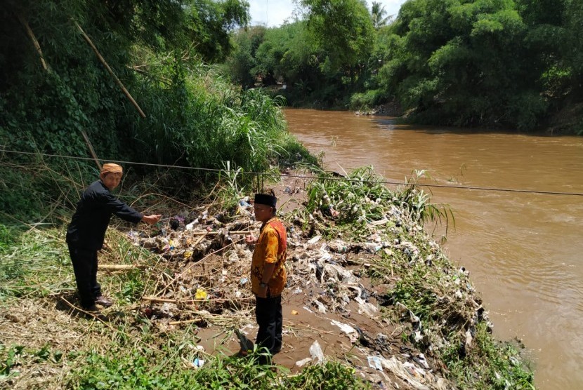 Sungai Cimanuk, Desa Sukasenang, Kecamatan Bayongbong, Kabupaten Garut.