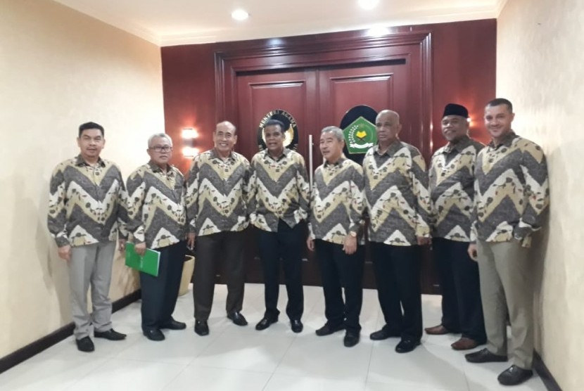 Save Their Umrah Komitmen Berangkatkan Korban First Travel. Foto: Forum Silaturahmi Asosiasi Travel Haji Umrah (Forum SATHU) telah menemui Menteri Agama Fachrul Razi di kantornya, Senin (3/1/). Forum SATHU merupakan gabungan asosiasi travel haji dan Umrah yang terdiri dari Amphuri, Asphurindo, Kesthuri, Himpuh dan Patuhi.