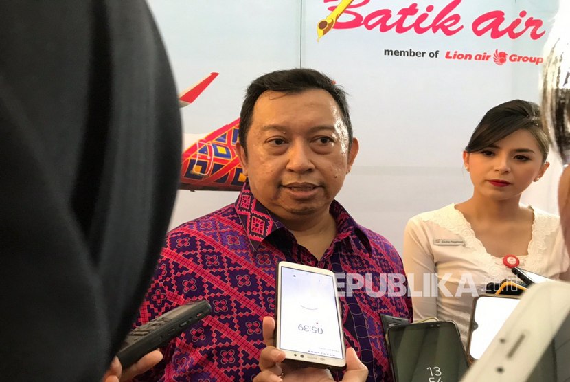 Direktur Utama Batik Air Achmad Lutfie. Direktur Utama Batik Air Achmad Lutife meninggal dunia pada Sabtu (23/1) di sebuah rumah sakit di Tangerang, Banten.