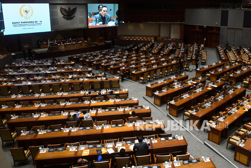 Sejumlah anggota DPR mengikuti Rapat Paripurna di Kompleks Parlemen, Senayan, Jakarta. (ilustrasi)