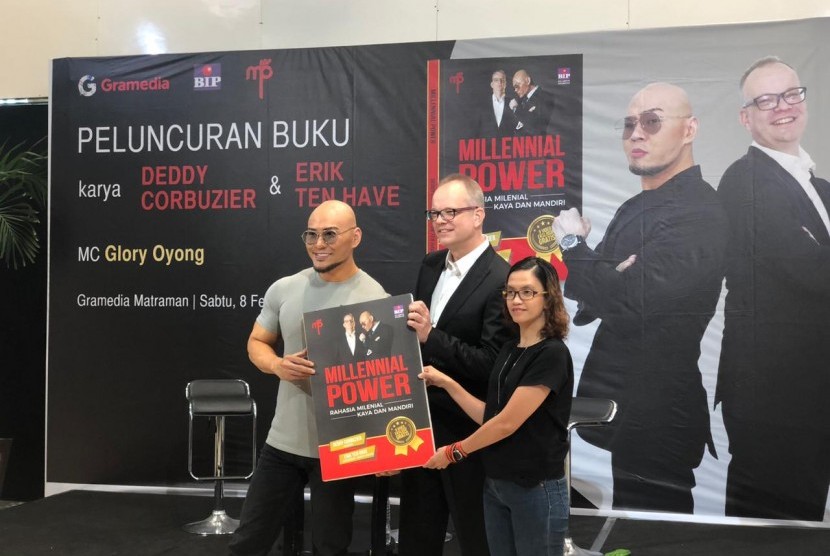 Peluncuran buku Millennial Power karya Deddy Corbuzier dan Erik Ten Have di Gramedia Matraman belum lama ini.