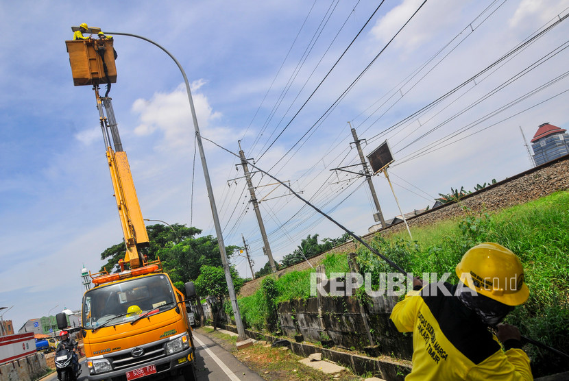 Ilustrasi lampu penerangan jalan. 