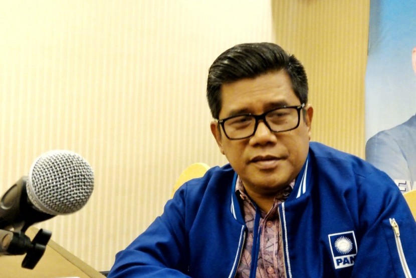 Politikus PAN yang berafiliasi dengan calon ketua umum Mulfachri Harahap, Muslim Ayub di Hotel Claro, Kendari, Sulawesi Tenggara, Selasa (11/2).