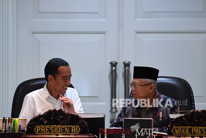 Ekonomi jadi Persoalan Utama Pemerintahan Jokowi-Maruf. Presiden Joko Widodo (kiri) berbincang dengan Wakil Presiden Maruf Amin.