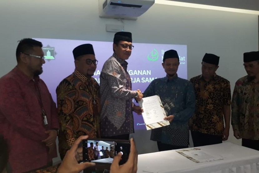 Seremoni penandatanganan Perjanjian Kerja Sama (PKS) antara PT Bank Muamalat Indonesia Tbk. dengan organisasi Islam Hidayatullah untuk pemanfaatan produk perbankan dilaksanakan pada hari ini, Rabu (13/2) di Muamalat Tower, Jakarta. 