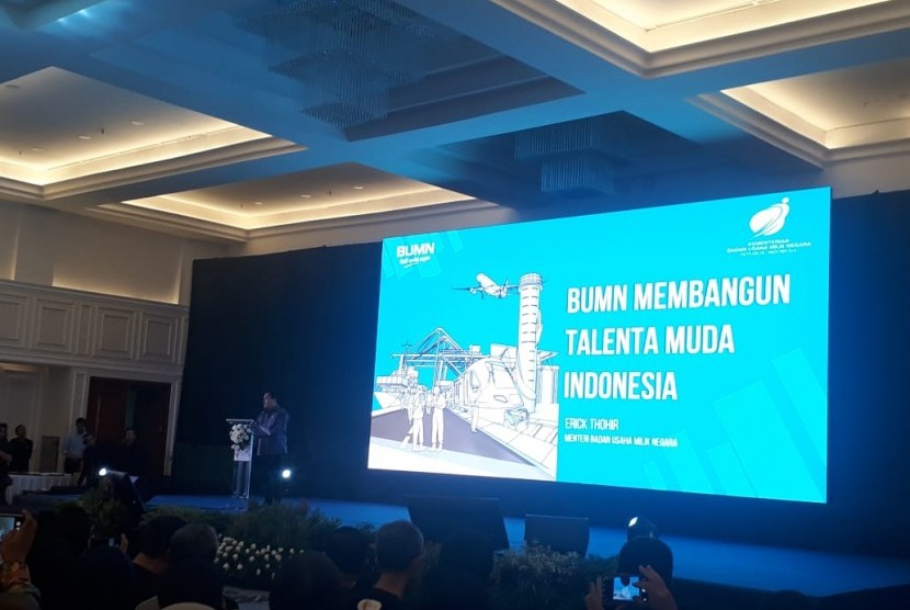 Menteri BUMN Erick Thohir saat menghadiri Seminar Penguatan Program Magang Mahasiswa Bersertifikat (PMMB)  BUMN tahun 2020 oleh Kementerian BUMN melalui Forum Human Capital Indonesia  (FHCI) di Menara Mandiri, Jakarta, Rabu (12/2).