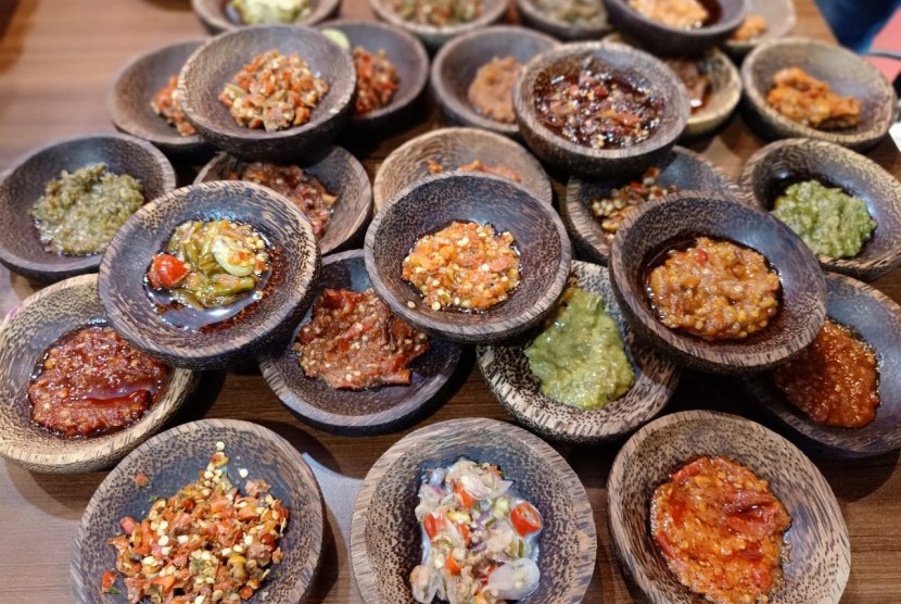 Sebanyak 30 jenis sambal nusantara tersedia di rumah makan Bu Eva Spesial Sambal di kawasan Bendungan Hilir, Jakarta Pusat.