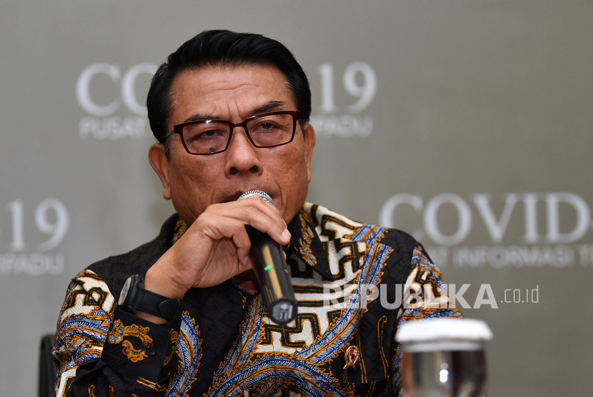 Kepala Staf Kepresidenan Moeldoko menyampaikan konferensi pers dampak penyebaran COVID-19 terhadap ekonomi Indonesia di Gedung Bina Graha, Kompleks Istana Kepresidenan, Jakarta, Kamis (13/2/2020). 