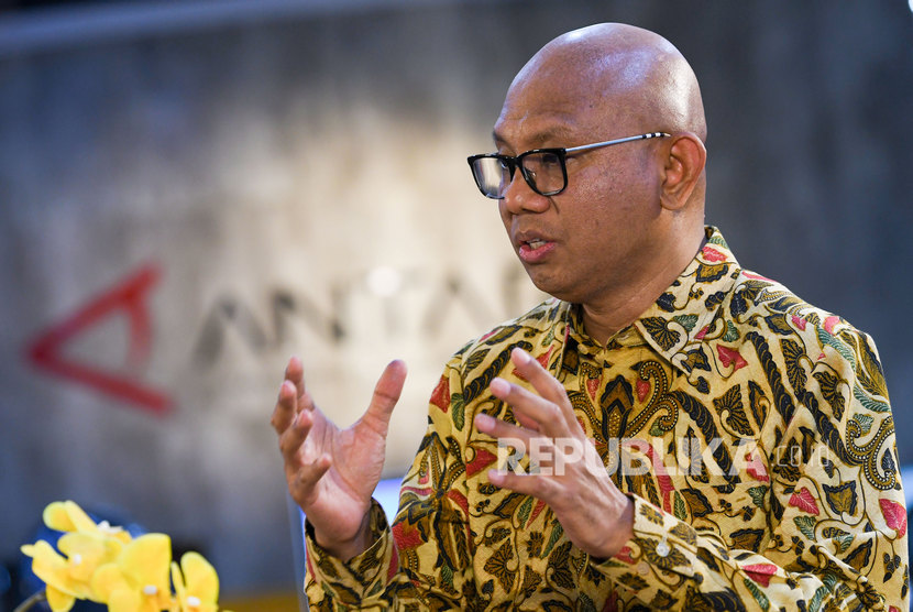 Dirut MRT Jakarta William Sabandar menjawab pertanyaan saat wawancara khusus di ruang Redaksi ANTARA di Jakarta, Kamis (13/2/2020). 