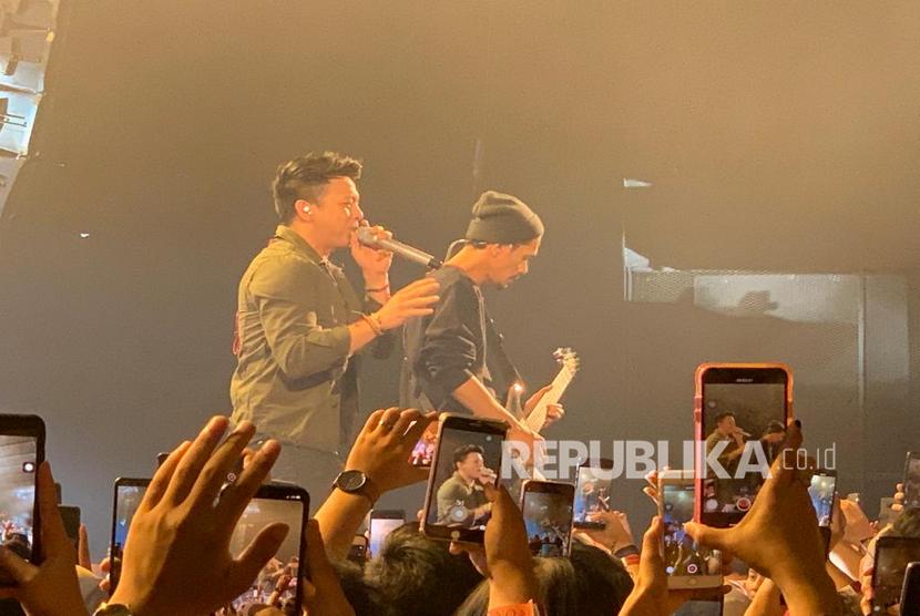 Band Noah tampil memesona di panggung LOVE FEST 2020 Love is Live, Jumat (21/2) malam di Istora Senayan (Foto: band NOAH)