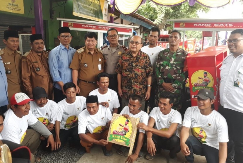 Badan Amil Zakat Nasional (BAZNAS) melalui Lembaga Pemberdayaan Ekonomi Mustahik (LPEM) meresmikan kelompok usaha sate Gartim Setia Rasa di Kecamatan Cabangbungin, Kabupaten Bekasi. 