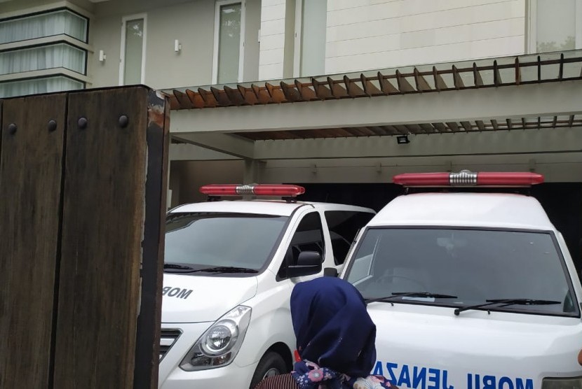 Suasana rumah duka Ashraf Sinclair, suami dari penyanyi Bunga Citra Lestari di Pejaten, Pasar Minggu, Jakarta, Selasa (18/2). 