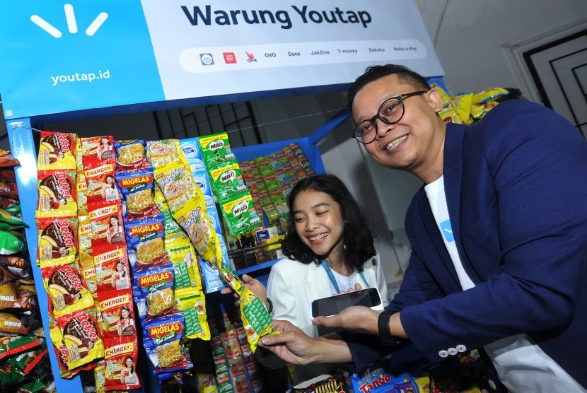 Chief Executive Officer (CEO) Youtap Indonesia Herman Suharto (kanan). Youtap meluncurkan program InHome Delivery & Order dengan menghubungkan pelanggan yang berada di rumah ke pedagang di pasar.