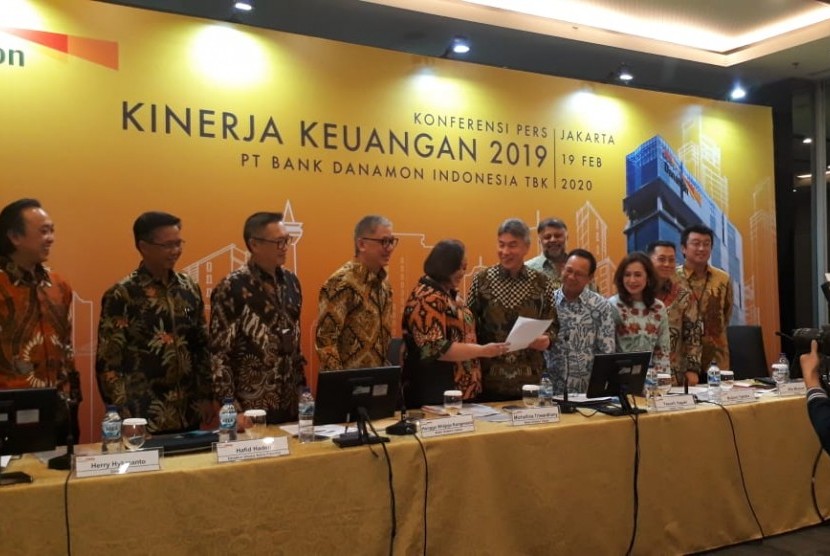 PT Bank Danamon Indonesia Tbk (Bank Danamon) memaparkan kinerja tahun 2019 di Gedung Bank Danamon Kuningan, Jakarta, Rabu (19/2).