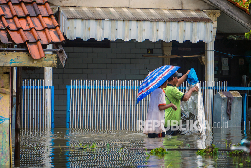Rumah penduduk di RW05 Kelurahan Cawang, Kecamatan Kramat Jati, Jakarta Timur, terendam banjir dengan ketinggian berkisar 1,5 meter, Kamis (20/2) siang (Foto: ilustrasi banjir)