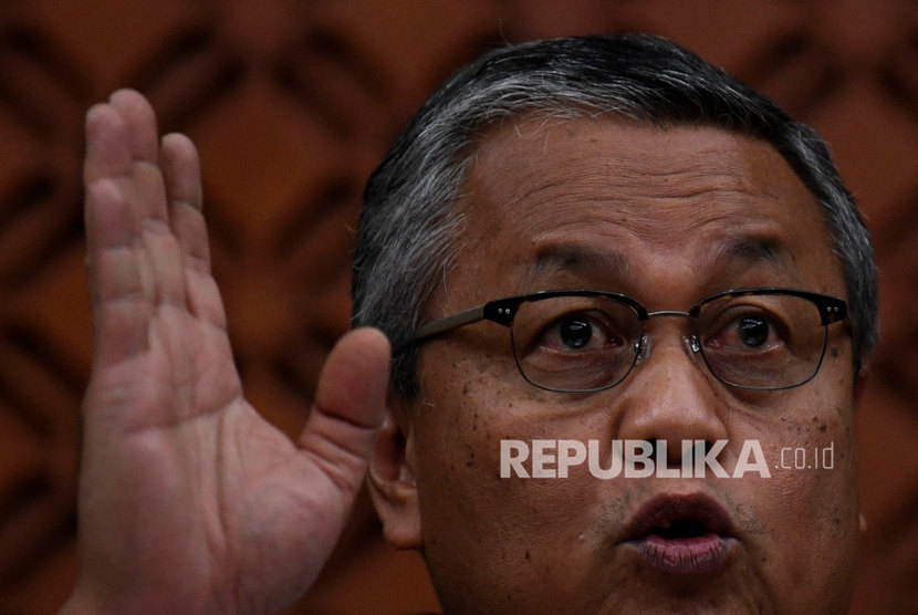 Gubernur Bank Indonesia Perry Warjiyo menyampaikan hasil Rapat Dewan Gubernur Bank Indonesia di Jakarta, Kamis (20/2/2020).(Antara/Puspa Perwitasari)