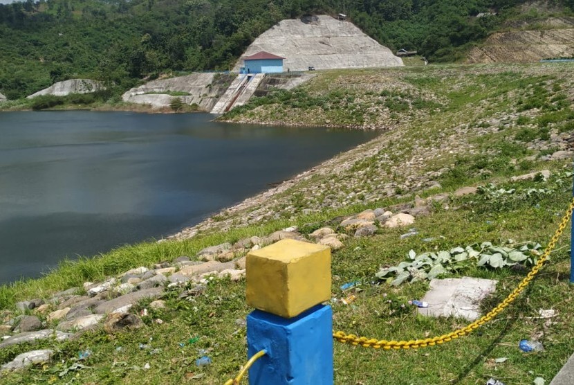 Kawasan Bendungan Rajui di Kabupaten Pidie, Aceh, Sabtu (22/2). Bendungan ini baru diselesaikan pada tahun 2019 lalu dan memiliki kapasitas tampung air sebesar 2,67 juta meter kubik untuk mengairi areal persawahan produktif seluas 1.000 hektare. 