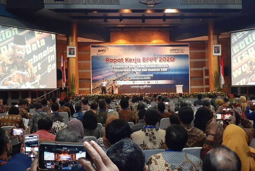 Wakil Presiden Maruf Amin saat membuka rapat kerja Badan Pengkajian dan Penerapan Teknologi (BPPT) di Gedung BPPT, Jakarta, Senin (24/2).