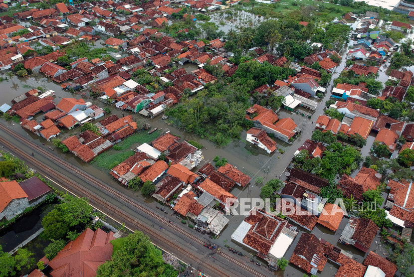 Foto udara kondisi wilayah Pekalongan terdampak banjir di Pekalongan, Jawa Tengah, Senin (24/2/2020).