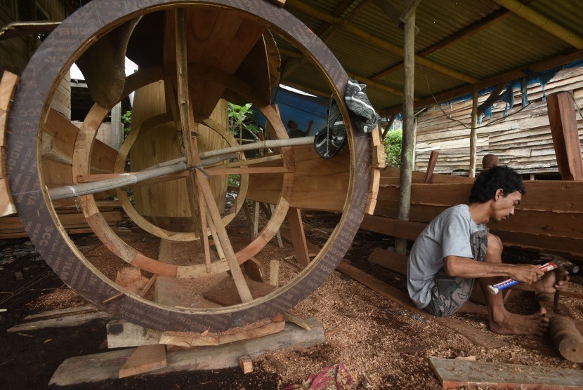 Pendapatan perajin kayu di Kabupaten Lebak, Banten, sejak dua pekan terakhir ini cenderung meningkat. 
