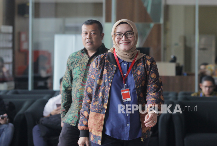 Komisioner KPU Evi Novida Ginting Manik saat tiba di gedung KPK untuk menjalani pemeriksaan di Jakarta, Rabu (26/2/2020).
