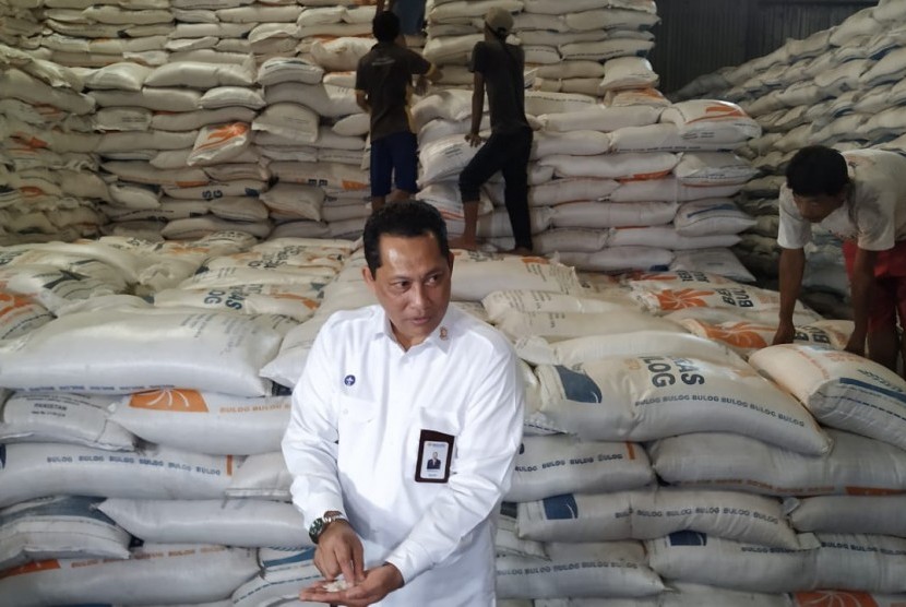 Direktur Utama Perum Bulog, Budi Waseso menyebut, tugas pengadaan cadangan beras pemerintah (CBP) bisa menjadi ancaman bagi keberlangsungan Bulog. Sebab, penugasan yang diberikan pemerintah tak seimbang.