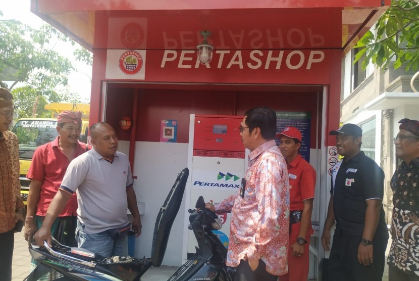 Salah satu dari 62 Pertamina Shop (Pertashop) milik Pertamina. Pertashop ini berada di Desa Mengwi, Badung, Bali. 