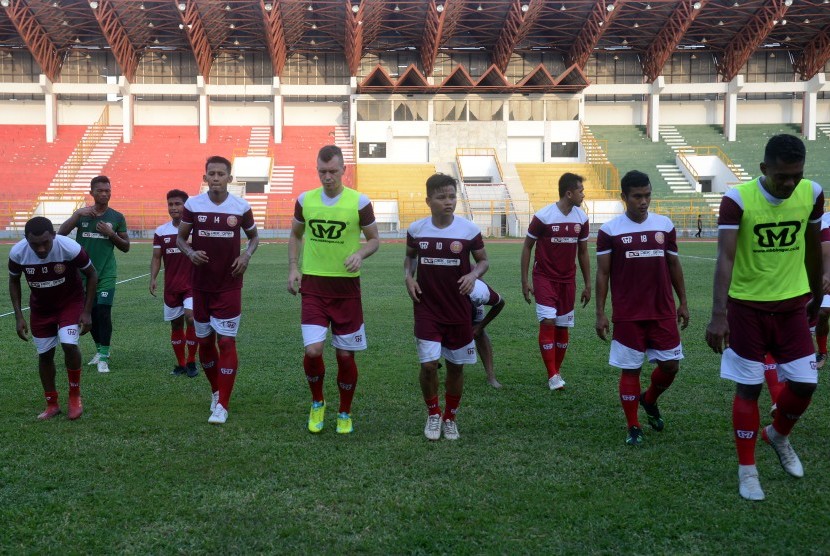 Para pemain Persiraja saat berlatih di Stadion Harapan Bangsa, Banda Aceh (ilustrasi).