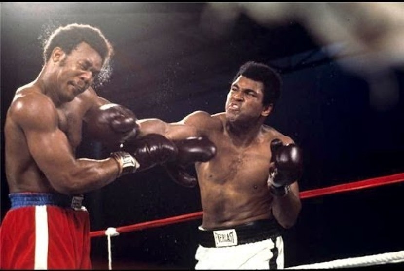 30 Oktober 1974, Rumble in the Jungle. Pertandingan antara Muhammad Ali dan George Foreman.