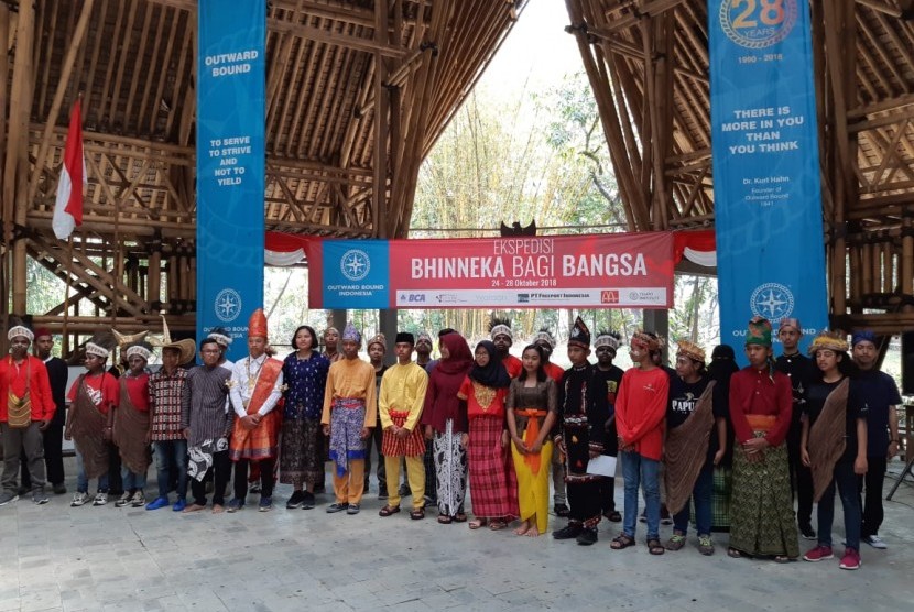 35 pelajar SMP dan SMA dari 13 provinsi, mengikuti ekspedisi bhineka bagi bangsa 2018. Ekspedisi ini, digelar selama lima hari dari 24 sampai 28 Oktober di Waduk Jatiluhur dan Gunung Parang, Kabupaten Purwakarta, Ahad (28/10). 