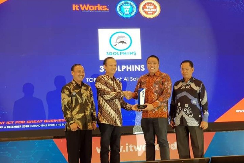3Dolphins menerima TOP Chatbot AI Solution 2018 di Jakarta