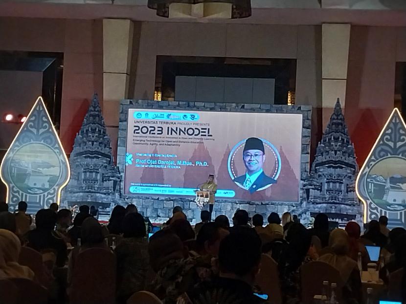 3rd International Conference on Innovation in Open and Distance Learning (INNODEL 2023) di Royal Ambarukmo Yogyakarta.