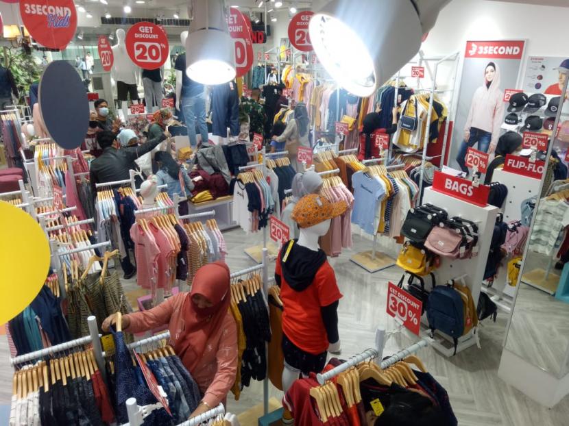 3Second kembali meresmikan 3Second Family Store terbarunya kali ini di Kota Bandung, tepatnya di Jl Kepatihan No 10 Bandung, Sabtu (3/4).