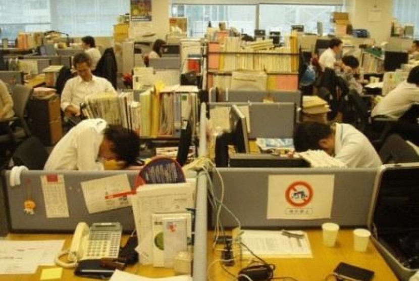 5 hal yang membuat karyawan di Jepang dirantai pekerjaan