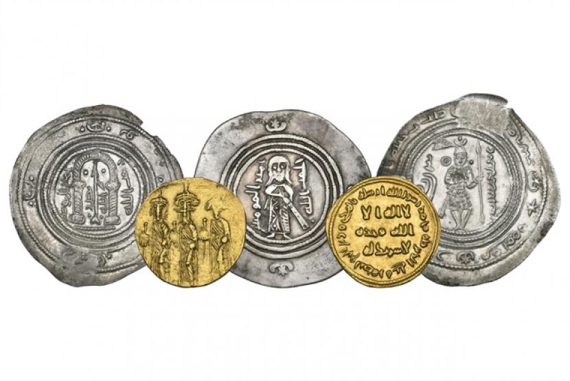 5 koin yang berasal dari masa era awal Islam.