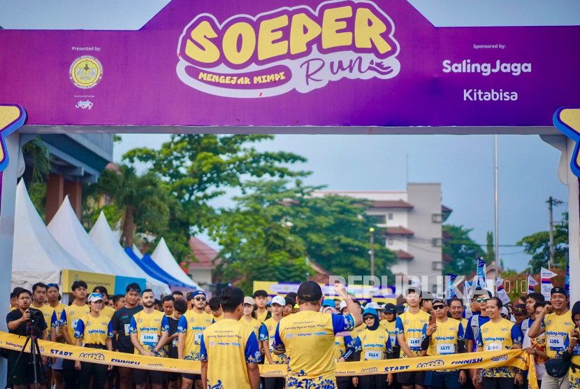 500 peserta mengikuti Soeper Run dengan berlari sejauh lima kilometer di sekitar kampus Unsoed.