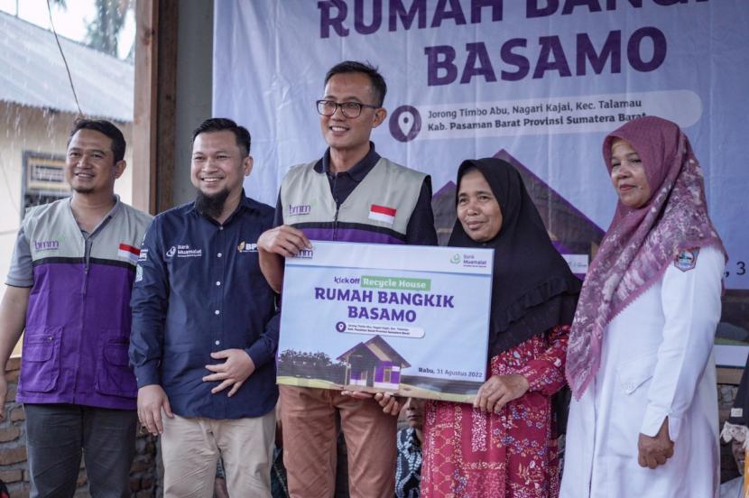 65 Rumah Daur Ulang Dibangun untuk Penyintas Gempa Pasaman Barat / Kick Off Recycle House Bangkik Basamo