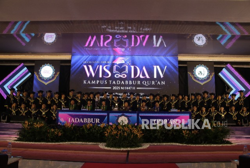68 Wisudawan STIQ Ar-Rahman berasal dari berbagai daerah. 